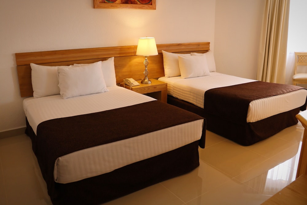 Standard Room, 1 King Bed - Photo 1