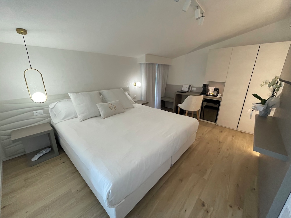 Economy Double or Twin Room, Private Bathroom, Hill View