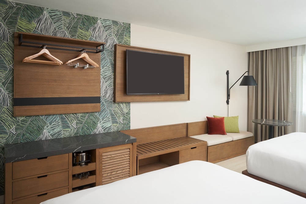 Deluxe Room, 2 Queen Beds - Photo 4