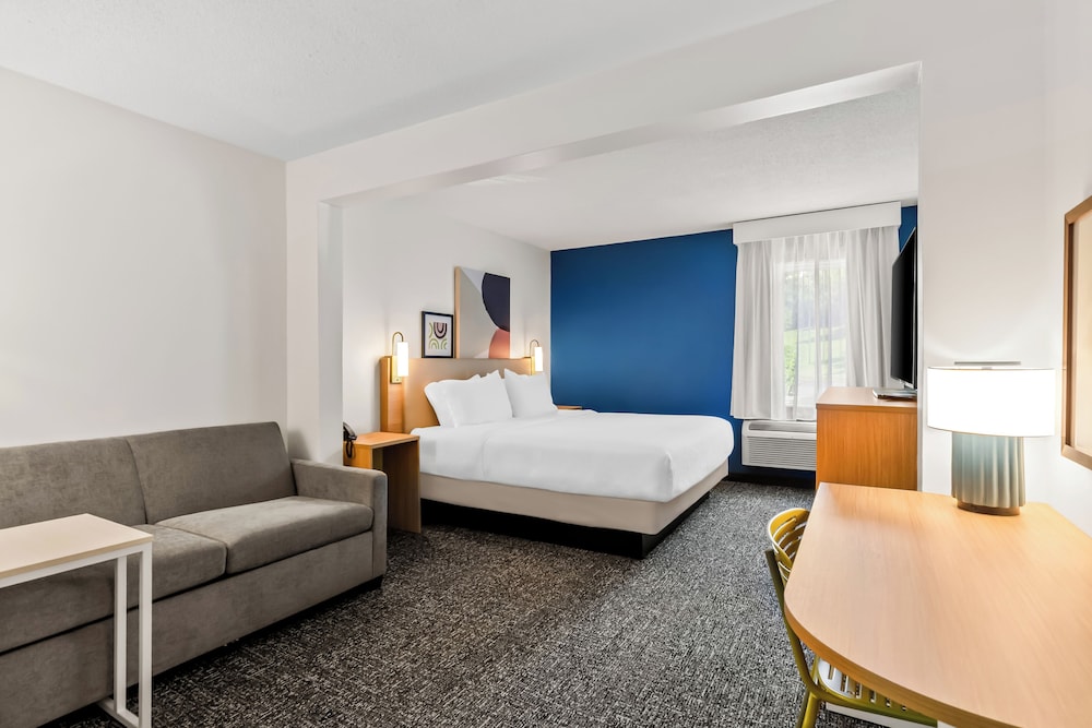 Room, 1 King Bed with Sofa bed, Accessible, Bathtub (Mobility) photo 2