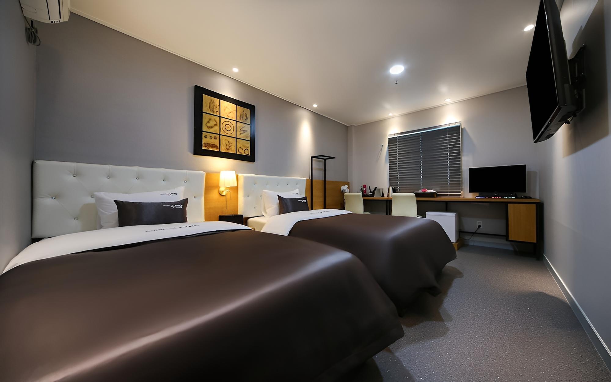Room (VIP Twin-Breakfast provided (Monday-T) - Photo 8