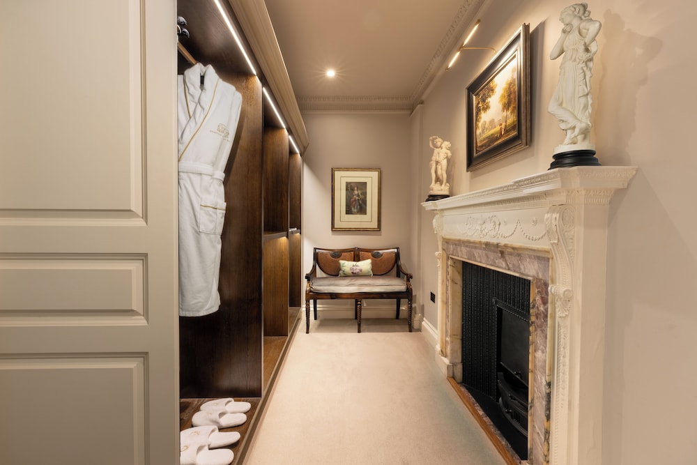 Signature Suite (Non Smoking) photo 2