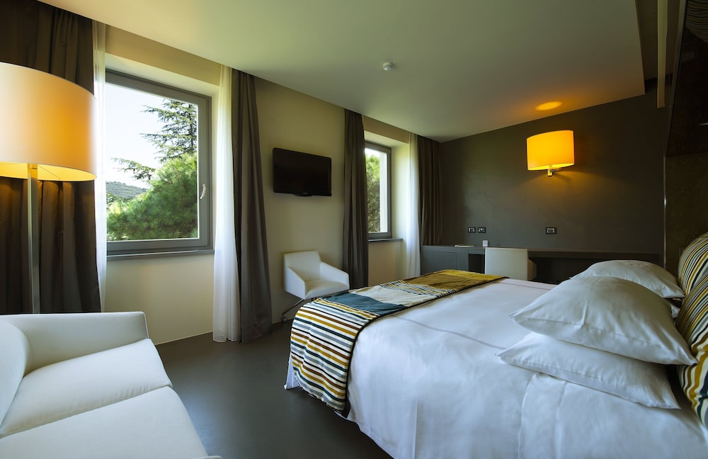 Deluxe Studio, Park View - Photo 2