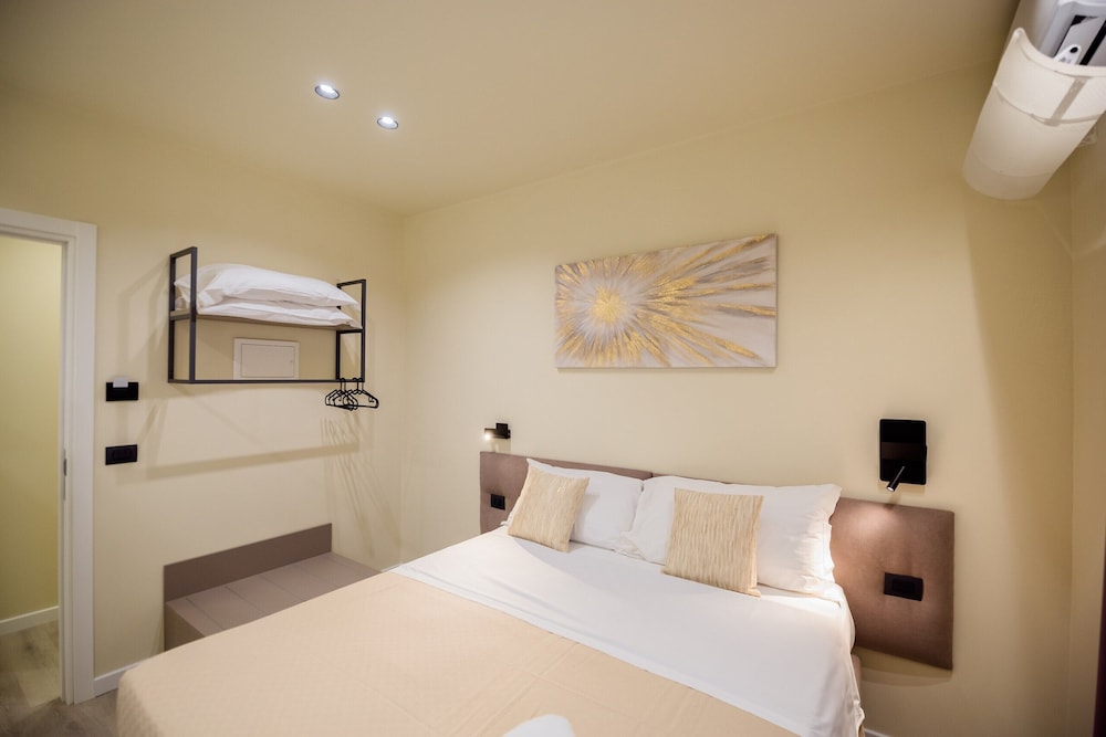 Standard Double or Twin Room photo 3