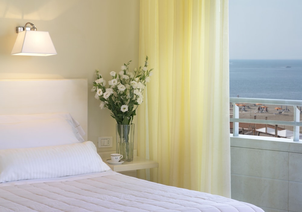 Panoramic Room, Partial Sea View - Photo 2