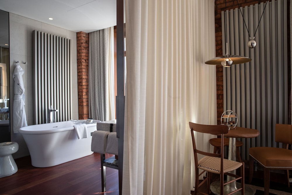 Premier Room, Terrace - Photo 12