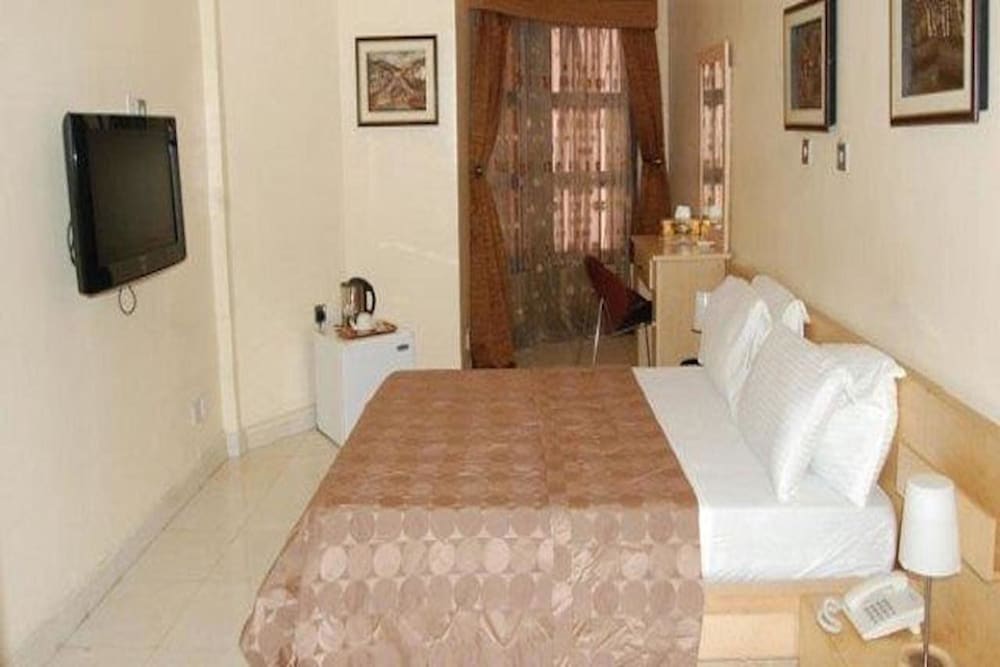 Diplomatic Suite