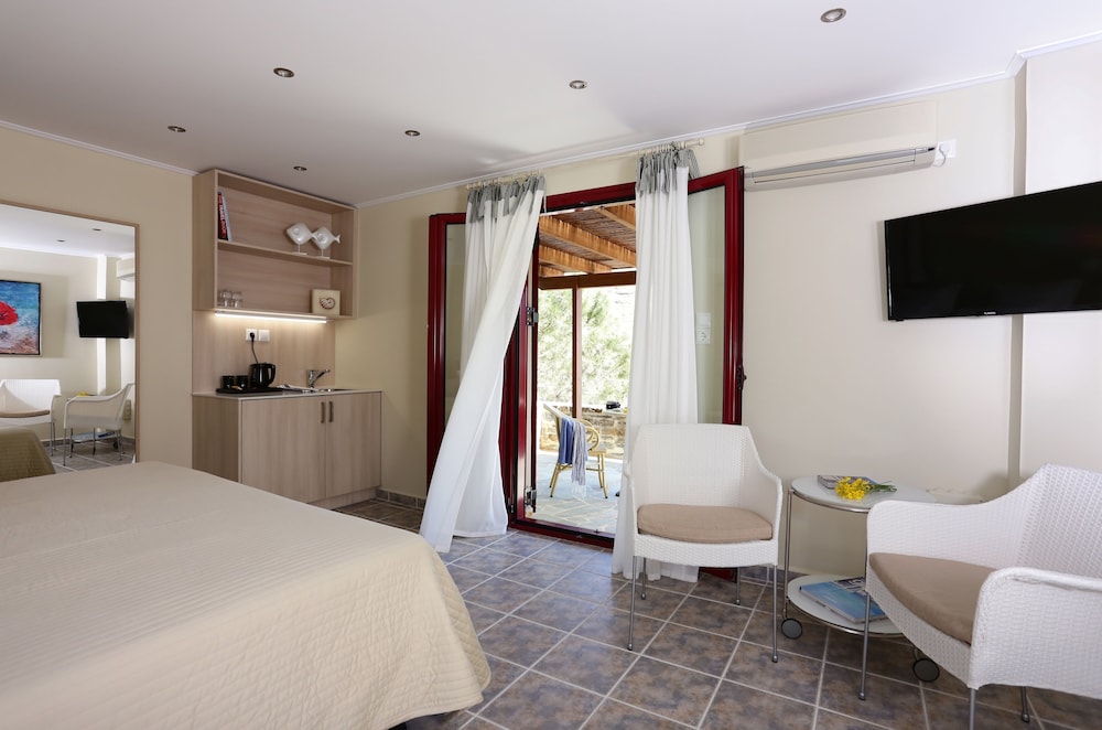 Deluxe Triple Room, Garden View