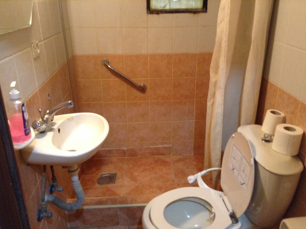 Basic Shared Dormitory, 3 Bedrooms photo 2