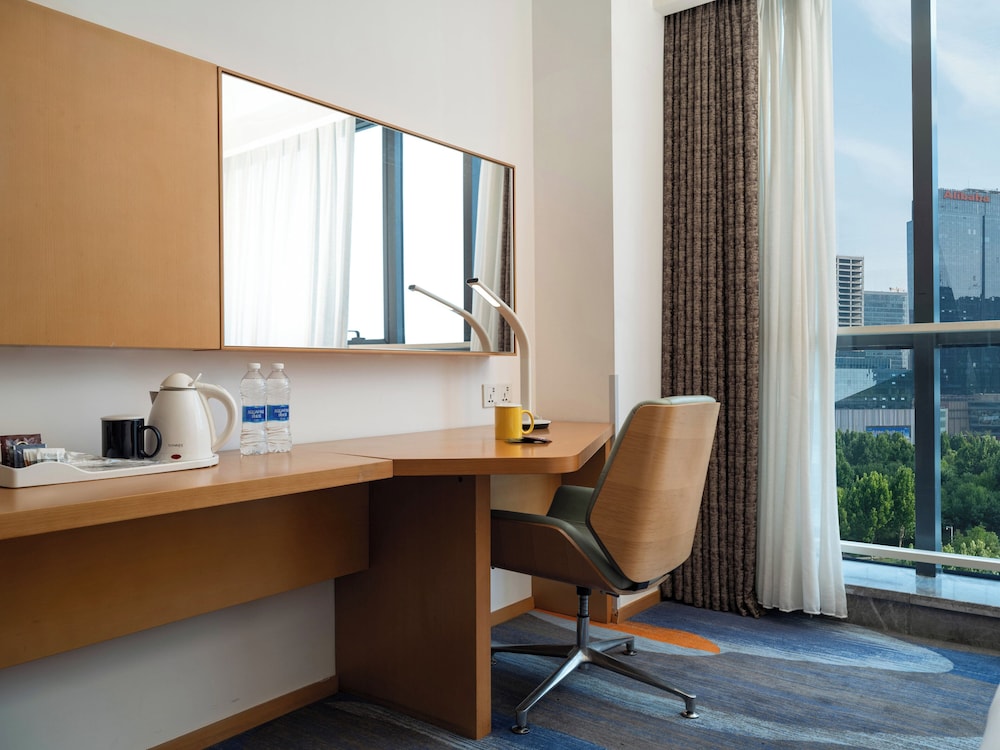 Standard Room, 1 King Bed (High Floor)