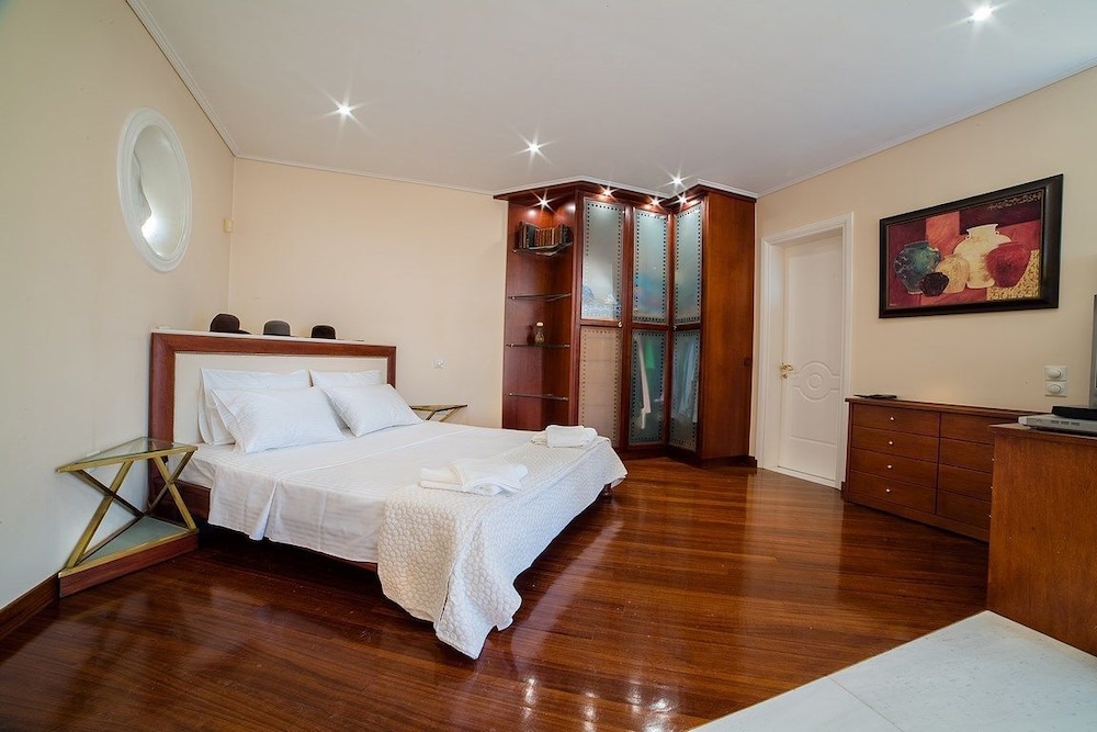 Villa photo 1