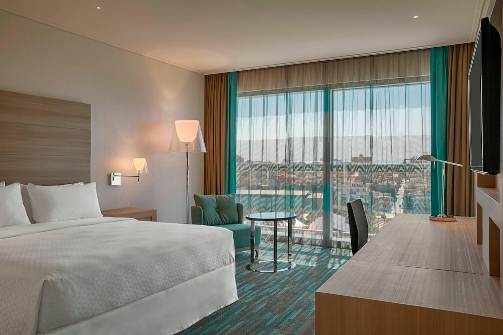Classic Room, 1 Queen Bed, City View