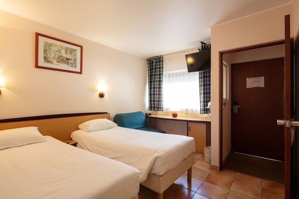 Standard Room, 2 Twin Beds - Photo 2