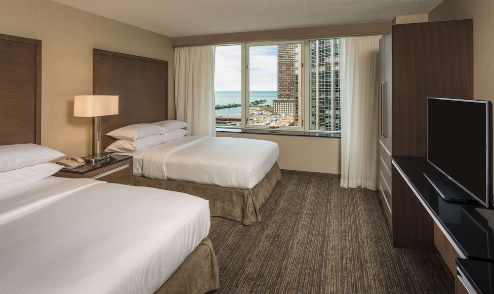 Suite, Multiple Beds, Lake View (High Floor) - Photo 3