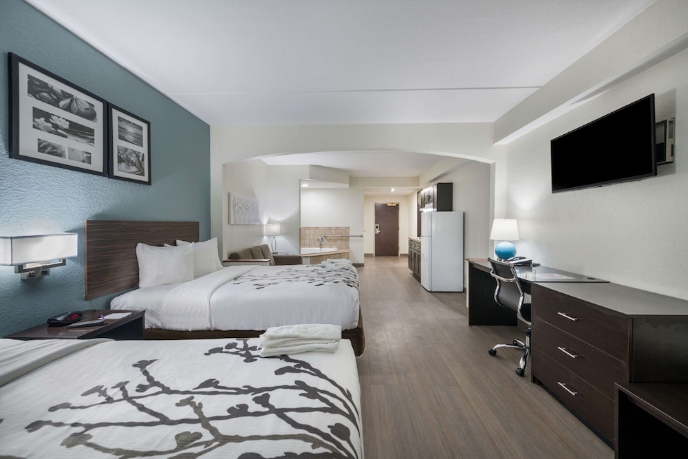 Suite, Multiple Beds, Non Smoking (Upgrade) - Photo 4