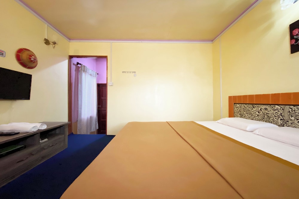 Double Room, Private Bathroom - Photo 2