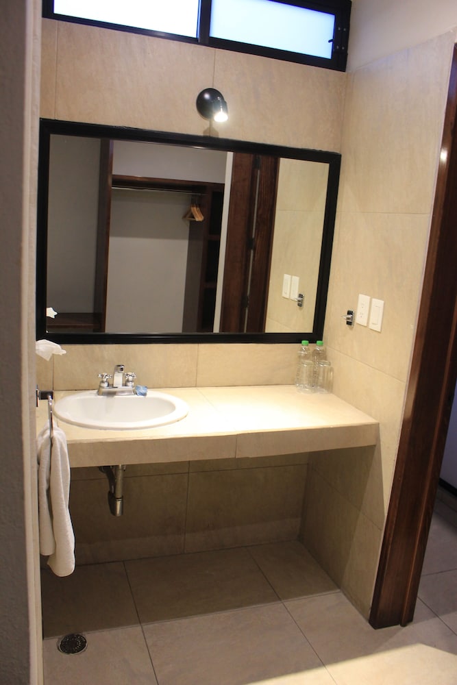 Standard Double Room - Photo 5