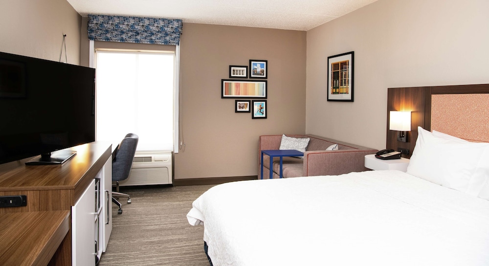 Standard Room, 1 King Bed, Non Smoking - Photo 1