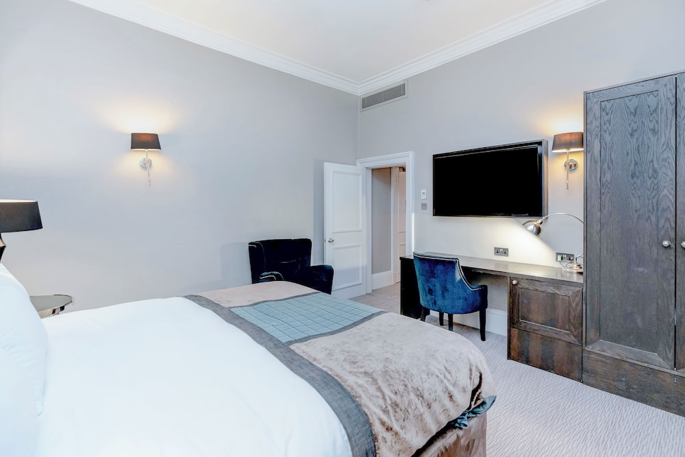 Deluxe Triple Suite - Photo 12