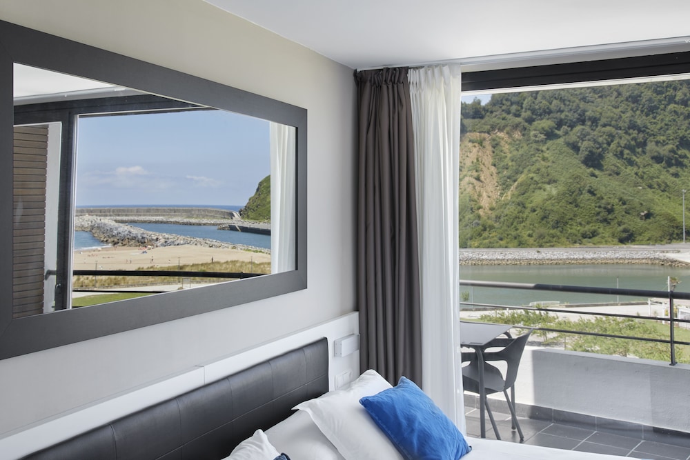 Suite, Terrace, Partial Ocean View (Duplex, 90 mins of free spa access) photo 2