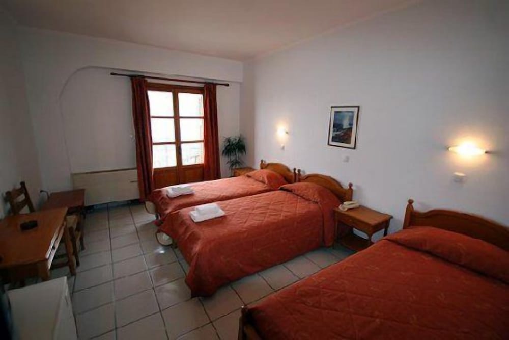 Standard Triple Room photo 2