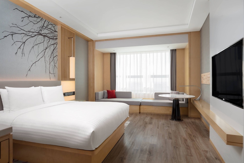 Executive Room, 1 King Bed, City View - Photo 1