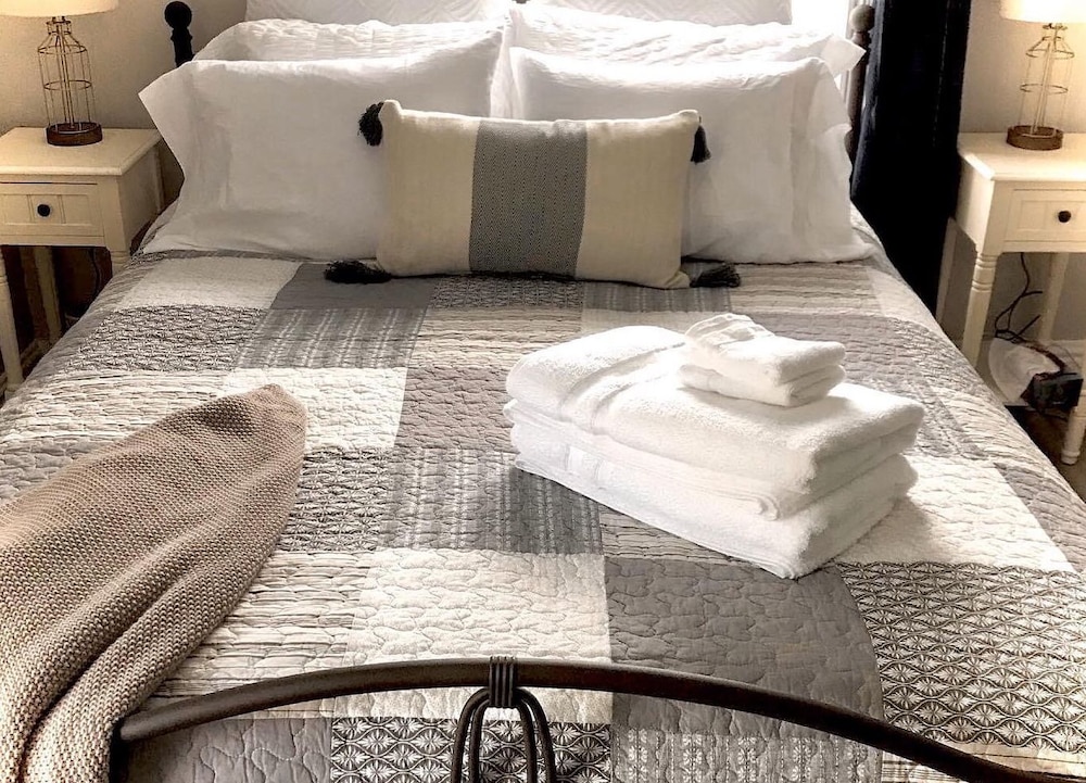 Room, 1 Queen Bed, Private Bathroom photo 1