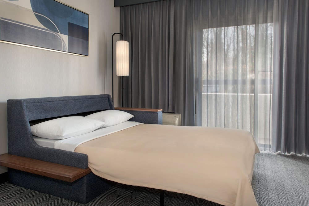 Suite, 1 King Bed with Sofa bed (Mobility/Hearing Accessible, Tub) - Photo 3