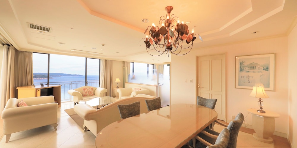 Ocean View Royal Suite with Private Sauna and Jacuzzi / Pine Crest, Non Smoking - Photo 1