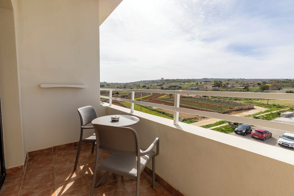 Standard Double or Twin Room, Balcony (Land view) - Photo 4