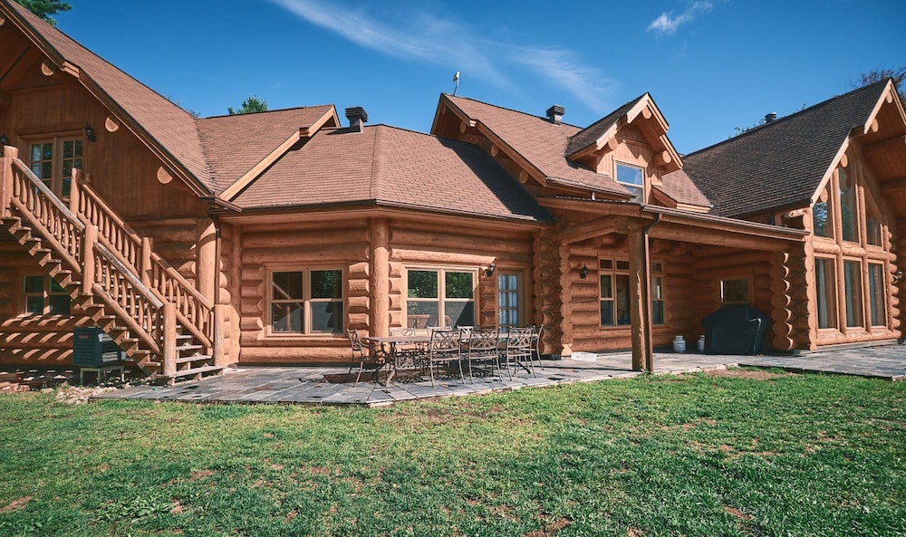 Executive Plus 44 - Majestic log Chalet With hot tub Sauna Heated Pool and Close to Activities, Kuva 2