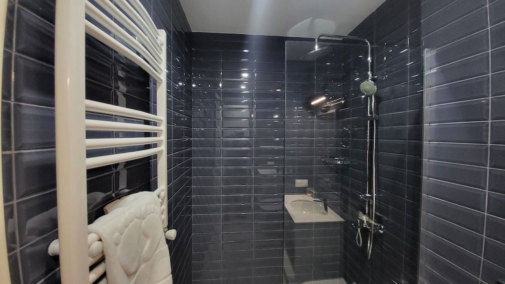 Standard Double Room - Photo 4