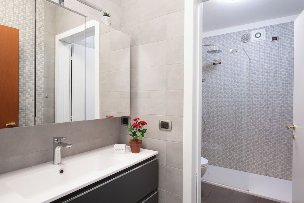 Family Apartment, 1 Bedroom, Lakeside (Porto Letizia S13 B1)