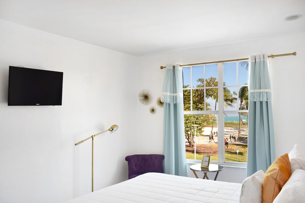 Signature Room, 1 King Bed, Ocean View - Photo 6