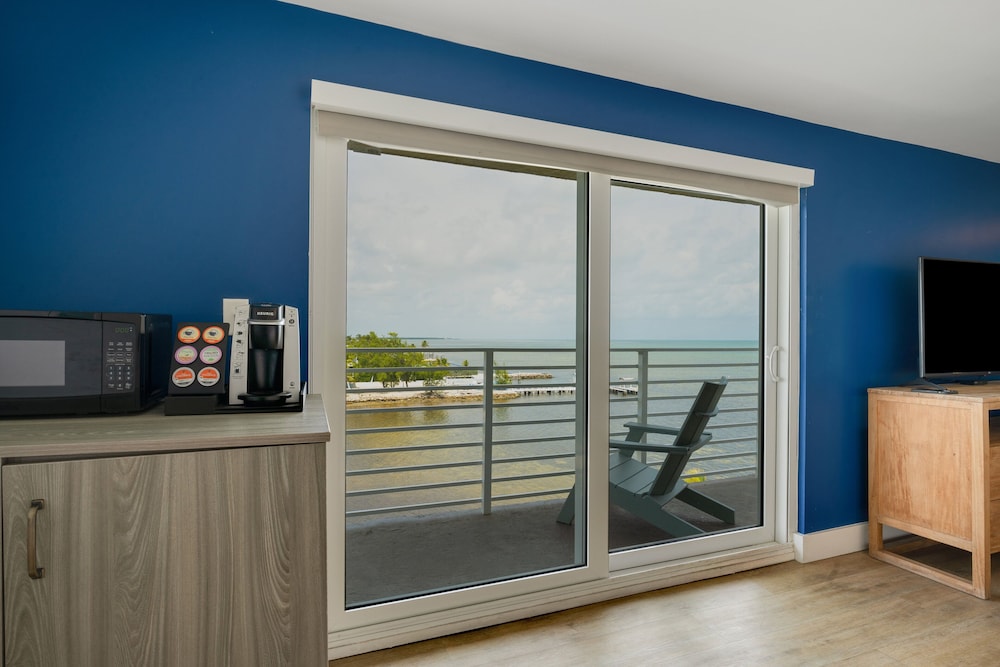 Oceanview Two Queen Room photo 3