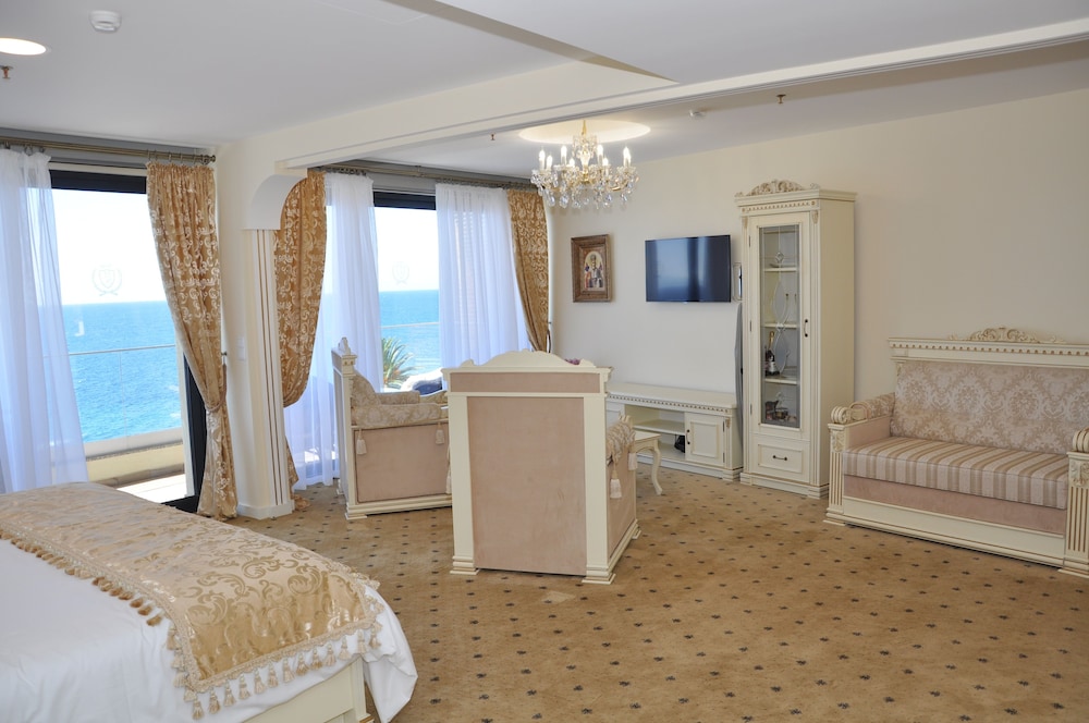 Premier Suite, Balcony photo 2