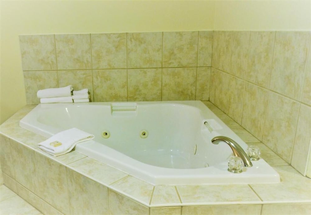 Romantic Studio, 1 King Bed with Sofa bed, Smoking, Hot Tub photo 1