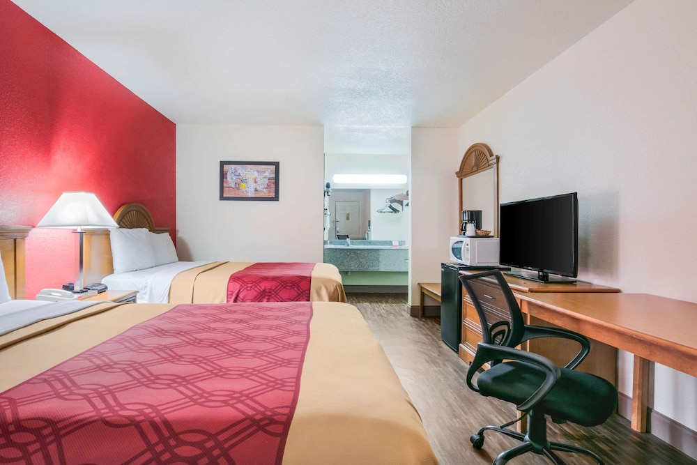 Standard Double Room, 2 Double Beds, Smoking - Photo 7
