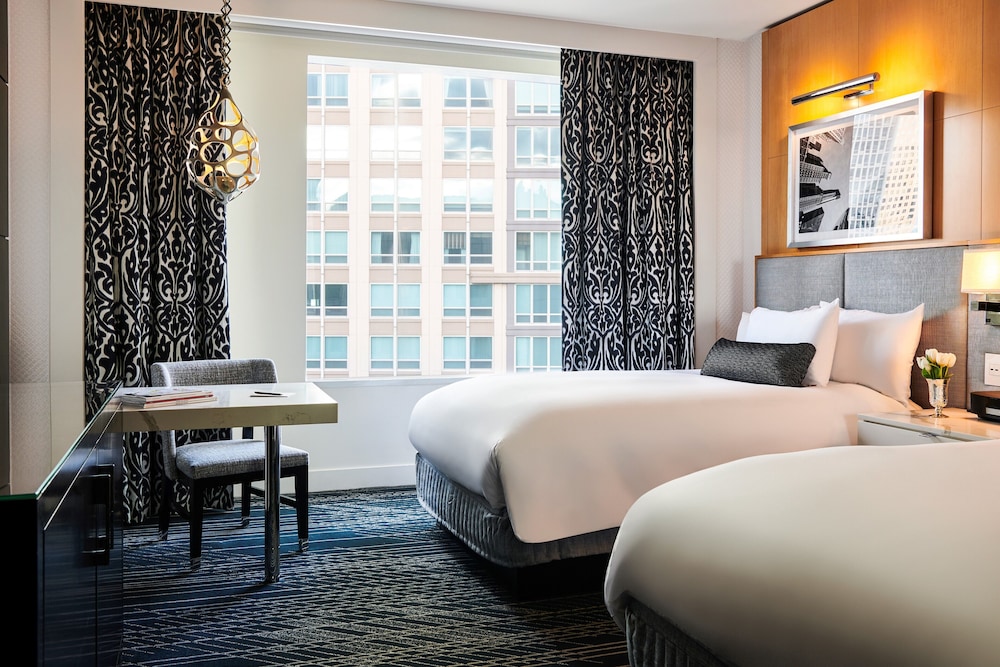 Superior Double Room, 2 Double Beds (Floors 6-32) thumbnail 6
