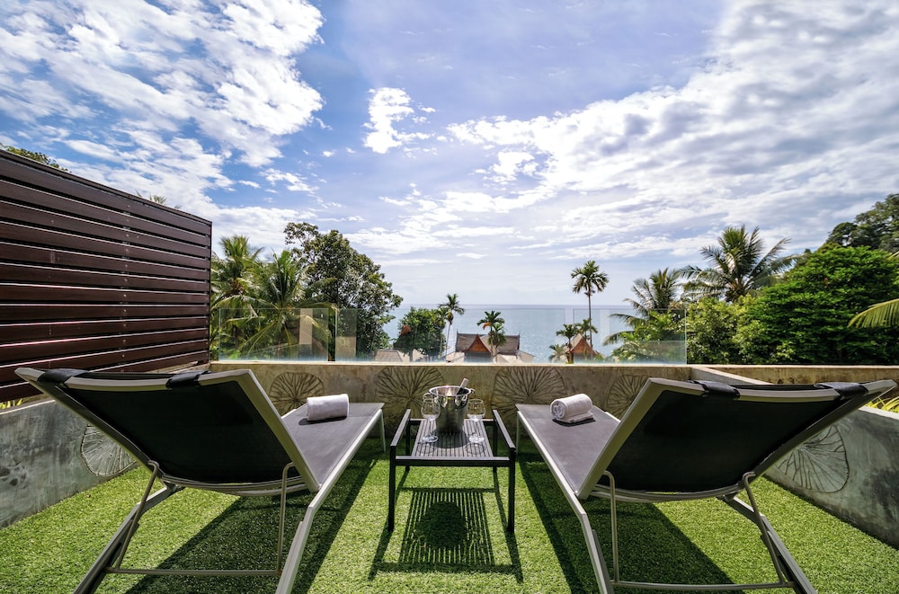 Deluxe Ocean View - Photo 14