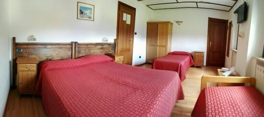 Quadruple Room - Photo 1