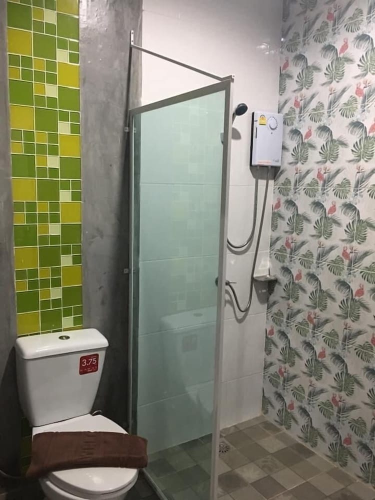 Standard King Room (Pet Friendly) photo 2