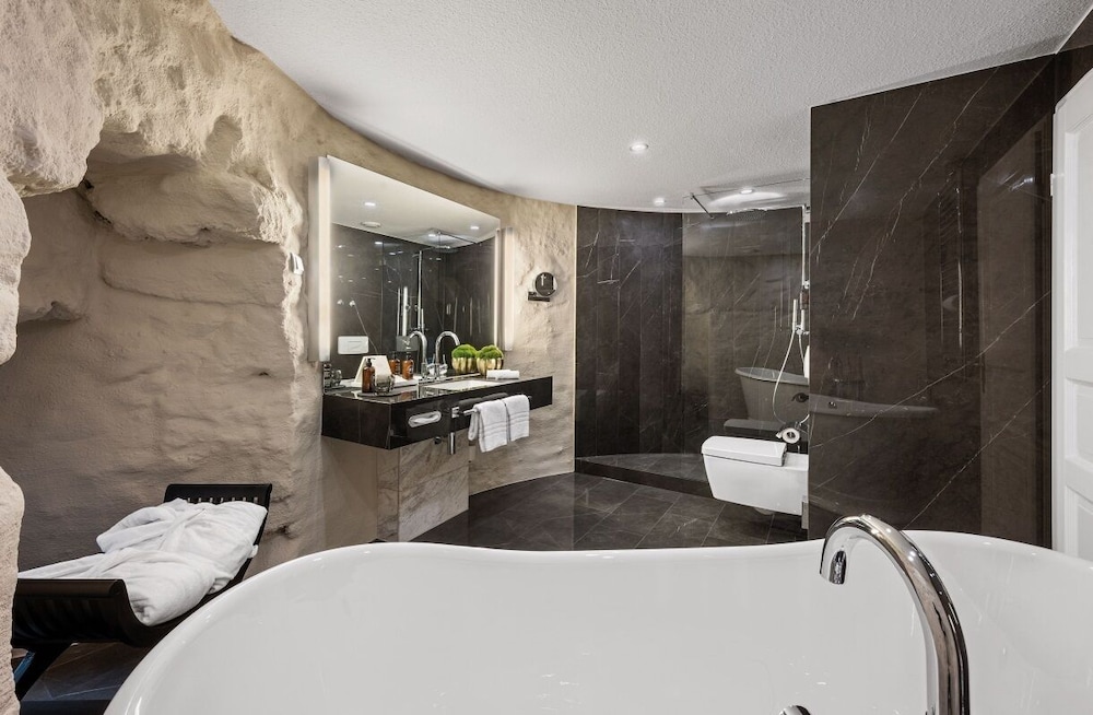 Suite, 1 Queen Bed, City View (Turmsuite) - Photo 6