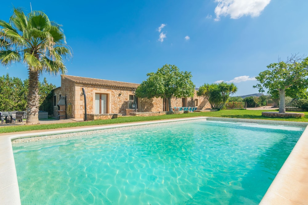Villa photo 3