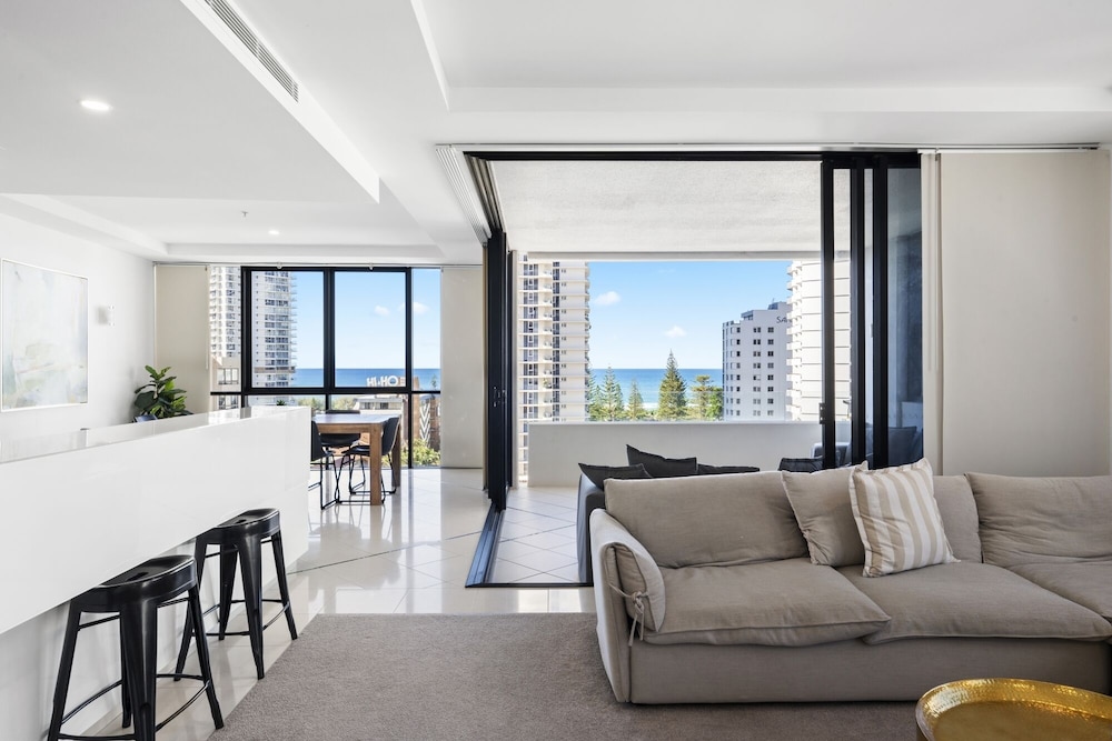 Deluxe Apartment, Ocean View, Beachside photo 1