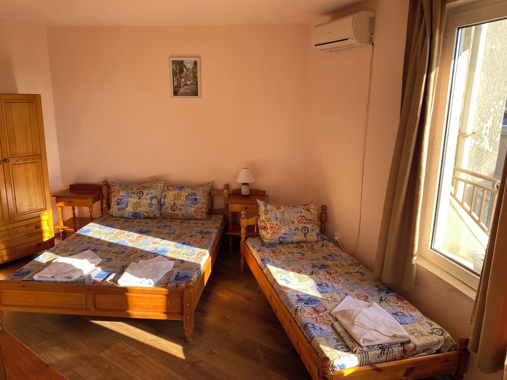 Economy Room photo 3