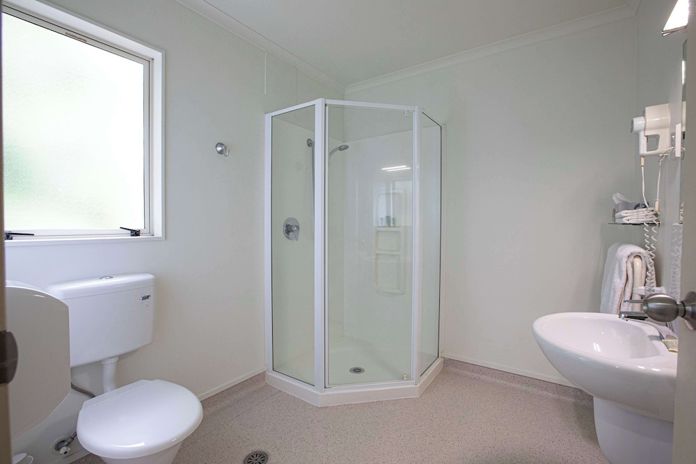 Deluxe Studio, 1 Queen Bed, Non Smoking, Kitchenette