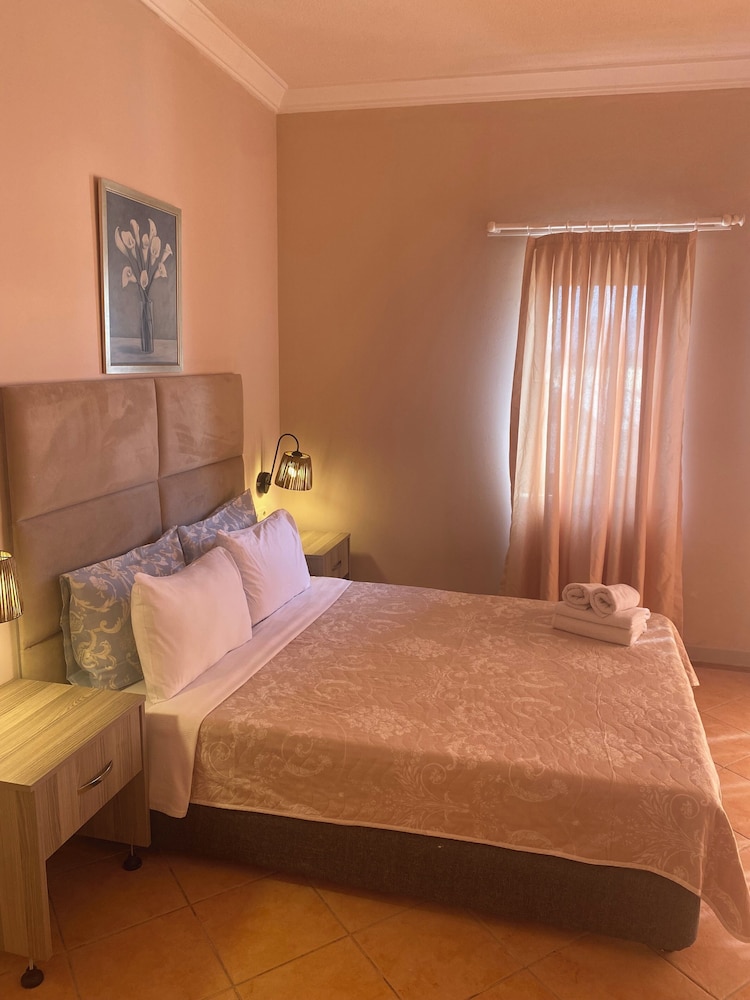 Economy Double Room photo 3