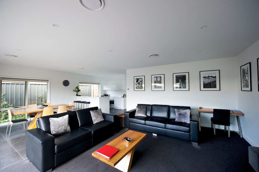 Townhome, 2 Bedrooms (Georgian)