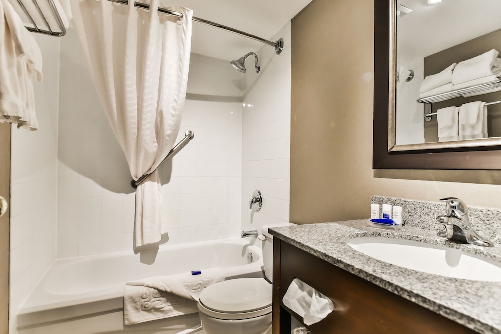 Suite, 1 Queen Bed, Non Smoking, Refrigerator - Photo 6